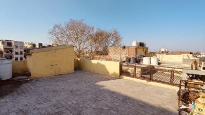 Balcony Image of 600 Sq.ft 2.5 BHK Independent House for rent in Rajouri Garden New Delhi for Rs. 5000