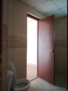 Common Bathroom Image of 2000 Sq.ft 4 BHK Apartment / Flat for sale in Supertech Ecociti, Sector 137 Noida for Rs. 20000000