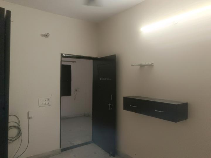 Poorvi Pitampura, Pitampura Bedroom 1