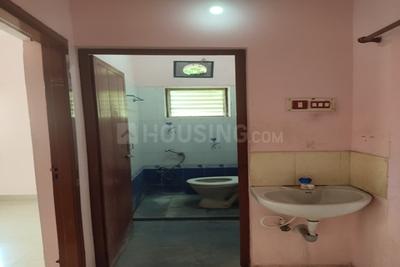 Bathroom Image of 1100 Sq.ft 3 BHK Apartment / Flat for sale in Kovilambakkam Chennai for Rs. 7500000