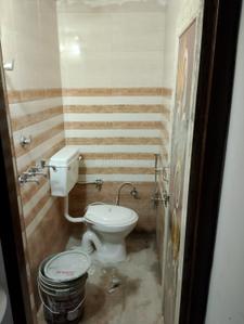 Bathroom Image of 400 Sq.ft 1 RK Independent House for rent in Girdharpur Sunarasi Ghaziabad for Rs. 5500