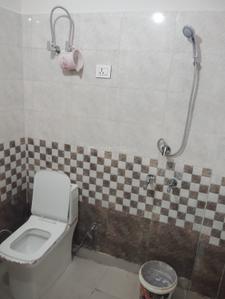 Bathroom Image of 950 Sq.ft 3 BHK Duplex for sale in Govindpuram Ghaziabad for Rs. 6500000