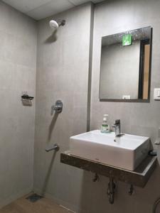 Common Bathroom Image of 900 Sq.ft 2 BHK Apartment / Flat for rent in Matunga West Mumbai for Rs. 135000