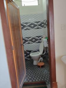 Bathroom Image of 450 Sq.ft 1 RK Apartment / Flat for rent in Barjatya Pearl Galaxy, Bhicholi Mardana Indore for Rs. 7000