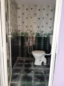 Bathroom Image of 1000 Sq.ft 3 BHK Independent House for rent in Raghupatee Estate and holding Jyotshna Vihar, Urali Cuttack for Rs. 9000
