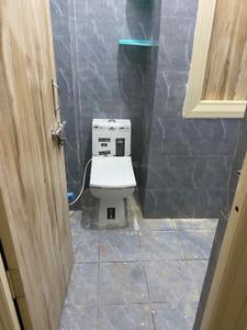Bathroom Image of 380 Sq.ft 1 RK Apartment / Flat for rent in Sector 44 Noida for Rs. 15500