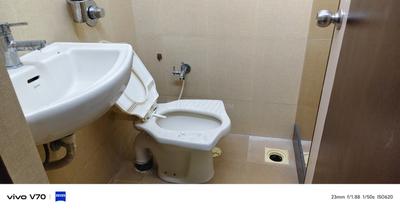 Bathroom Image of 1530 Sq.ft 3 BHK Apartment / Flat for rent in Naranpura Ahmedabad for Rs. 38000
