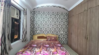Bedroom Image of 1350 Sq.ft 3 BHK Builder Floor for rent in Pitampura New Delhi for Rs. 66000