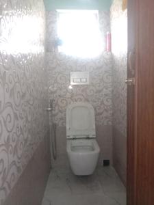 Common Bathroom One Image of 850 Sq.ft 2 BHK Apartment / Flat for sale in Diamond Villa, Keshtopur Kolkata for Rs. 2500000