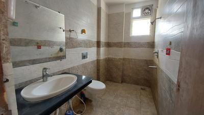 Bathroom Image of 1700 Sq.ft 3 BHK Apartment / Flat for rent in Bariatu Housing Colony Ranchi for Rs. 25000
