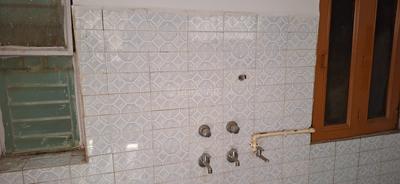 Bathroom Image of 1000 Sq.ft 2 BHK Apartment / Flat for rent in  Rohini Apartments RWA, Sector 8 Rohini New Delhi for Rs. 27000