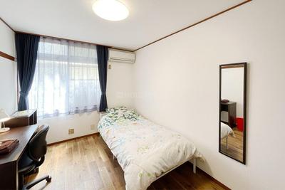 Bedroom Image of 2200 Sq.ft 4 BHK Apartment / Flat for sale in Rustomjee Crown, Prabhadevi Mumbai for Rs. 220000000