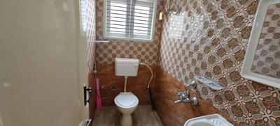 Bathroom Image of 1100 Sq.ft 2 BHK Builder Floor for rent in Kalyan Nagar Bengaluru for Rs. 30000