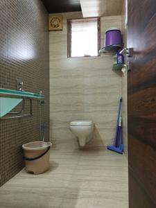 Common Bathroom Image of 1200 Sq.ft 3 BHK Apartment / Flat for rent in Vile Parle East Mumbai for Rs. 140000