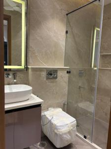 Bathroom Image of 1500 Sq.ft 3 BHK Builder Floor for sale in Green Wood Luxury Floors, Sector 45 Gurgaon for Rs. 33000000