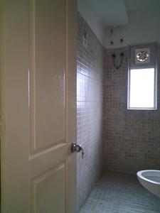 Common Bathroom Image of 924 Sq.ft 2 BHK Apartment / Flat for sale in Paras Tierea, Sector 137 Noida for Rs. 8100000
