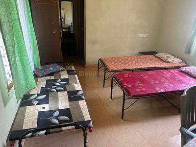 Bedroom Image of Pg for girls near baby memorial hospital calicut in Arayidathupalam, Kozhikode