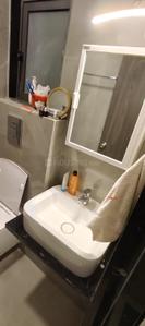 Bathroom Image of 700 Sq.ft 2 BHK Apartment / Flat for rent in DLH Leo Tower, Andheri West Mumbai for Rs. 125000