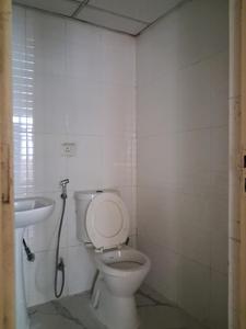 Common Bathroom Image of 1150 Sq.ft 2.5 BHK Apartment / Flat for sale in Supertech Cape Town, Sector 74 Noida for Rs. 12000000
