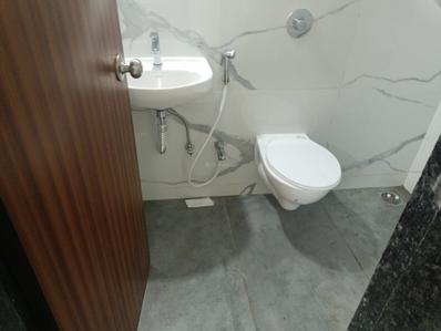 Bathroom Image of 700 Sq.ft 1 BHK Apartment / Flat for rent in Haware Citi, Bharat Nagar Mumbai for Rs. 16211