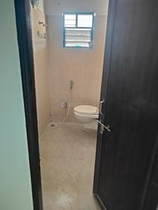 Bathroom Image of 1500 Sq.ft 3 BHK Apartment / Flat for rent in Gold Govind Wing In Golden Park I, Omkar Nagar Nagpur for Rs. 19500
