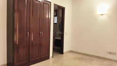 Bedroom Image of 2000 Sq.ft 3 BHK Builder Floor for rent in Soami Nagar New Delhi for Rs. 125000