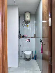 Common Bathroom Image of 1400 Sq.ft 2 BHK Builder Floor for rent in Sector 42 Gurgaon for Rs. 55000