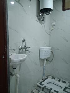 Common Bathroom Image of 890 Sq.ft 2 BHK Apartment / Flat for sale in Sector 49 Noida for Rs. 3600000