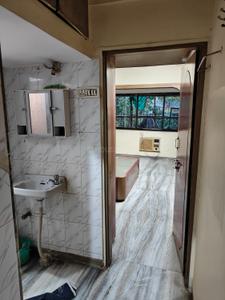 Bathroom Image of 650 Sq.ft 1 BHK Apartment / Flat for rent in Borivali West Mumbai for Rs. 40000