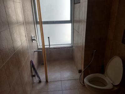 Bathroom Image of 800 Sq.ft 2 BHK Apartment / Flat for sale in Konark Amita CHS Ltd, Vile Parle East Mumbai for Rs. 28000000