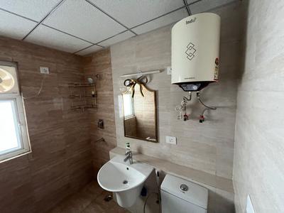 Bathroom Image of 1300 Sq.ft 2.5 BHK Apartment / Flat for sale in Shree Vardhman Victoria, Sector 70 Gurgaon for Rs. 16500000