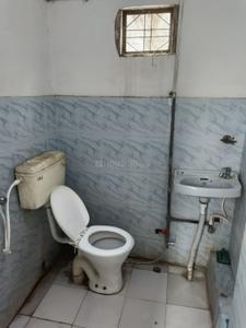 Bathroom Image of 400 Sq.ft 2 BHK Builder Floor for rent in Vikas Nagar Lucknow for Rs. 11000