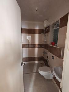 Bathroom Image of 1000 Sq.ft 2 BHK Apartment / Flat for sale in Amanora Trendy Homes, Hadapsar Pune for Rs. 9000000