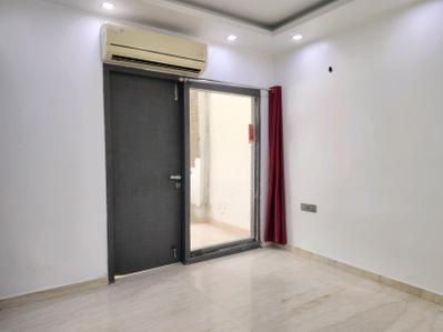 Bedroom Image of 1000 Sq.ft 2 BHK Builder Floor for sale in Safdarjung Enclave New Delhi for Rs. 19800000
