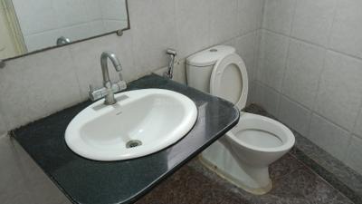 Down Town Cheryl Bathroom Two 3