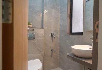 Bathroom Image of 530 Sq.ft 1 BHK Apartment / Flat for sale in Matunga East Mumbai for Rs. 27600000