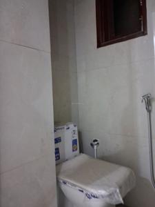Common Bathroom Image of 625 Sq.ft 1 BHK Apartment / Flat for sale in GCM Gomati Apartment, Sector 49 Noida for Rs. 2600000