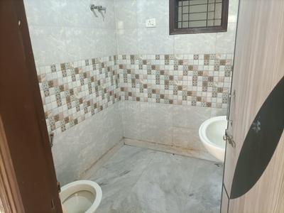 Bathroom Image of 1080 Sq.ft 3 BHK Builder Floor for rent in Preet Vihar New Delhi for Rs. 27000