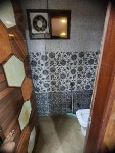 Bathroom Image of 900 Sq.ft 3 BHK Apartment / Flat for sale in Laxmi Nagar New Delhi for Rs. 9700000