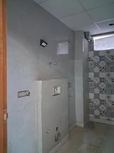 Common Bathroom Image of 1500 Sq.ft 3 BHK Apartment / Flat for sale in Hometech Pride2 , Sector 73 Noida for Rs. 5280000