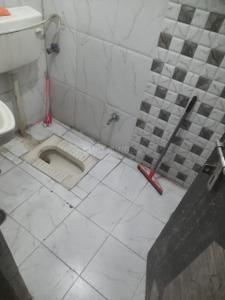 Bathroom Image of 600 Sq.ft 2 BHK Apartment / Flat for rent in Govindpuram Ghaziabad for Rs. 8500