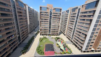 Image of 3250 Sq.ft 4 BHK Apartment / Flat for sale in Shrinivas Luxuria 2, Bhadaj, Ahmedabad for Rs. 22500000