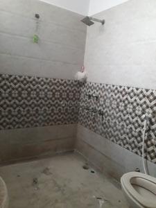 Bathroom Image of 1500 Sq.ft 4 BHK Apartment / Flat for rent in Clubview Enclave, Sector 29 Noida for Rs. 38000