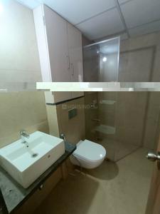 Bathroom Image of 980 Sq.ft 2 BHK Apartment / Flat for rent in Runwal The Central Park, Chinchwad Pune for Rs. 42000