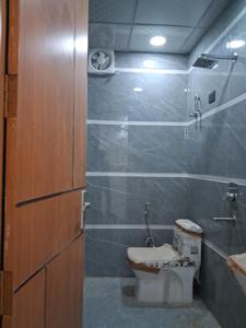 Common Bathroom Image of 1050 Sq.ft 2 BHK Apartment / Flat for sale in Sector 104 Noida for Rs. 4400000