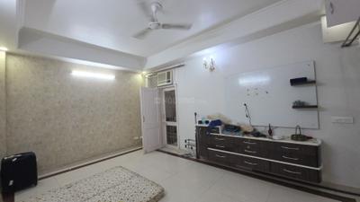 Bedroom Image of 1800 Sq.ft 3 BHK Builder Floor for rent in Freedom Fighters Enclave New Delhi for Rs. 50000