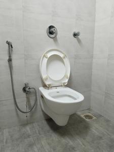 Bathroom Image of 700 Sq.ft 2 BHK Apartment / Flat for sale in Gokul Residency, Dahisar West Mumbai for Rs. 15000000