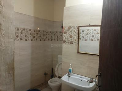 Bathroom Image of 540 Sq.ft 1 BHK Apartment / Flat for rent in Rajpur Khurd Extension New Delhi for Rs. 11000