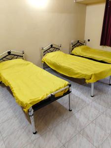 Bedroom Image of the yellow castle men pg  in Ekkatuthangal, Chennai