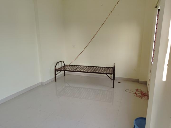 Kapoor niv Bedroom 1